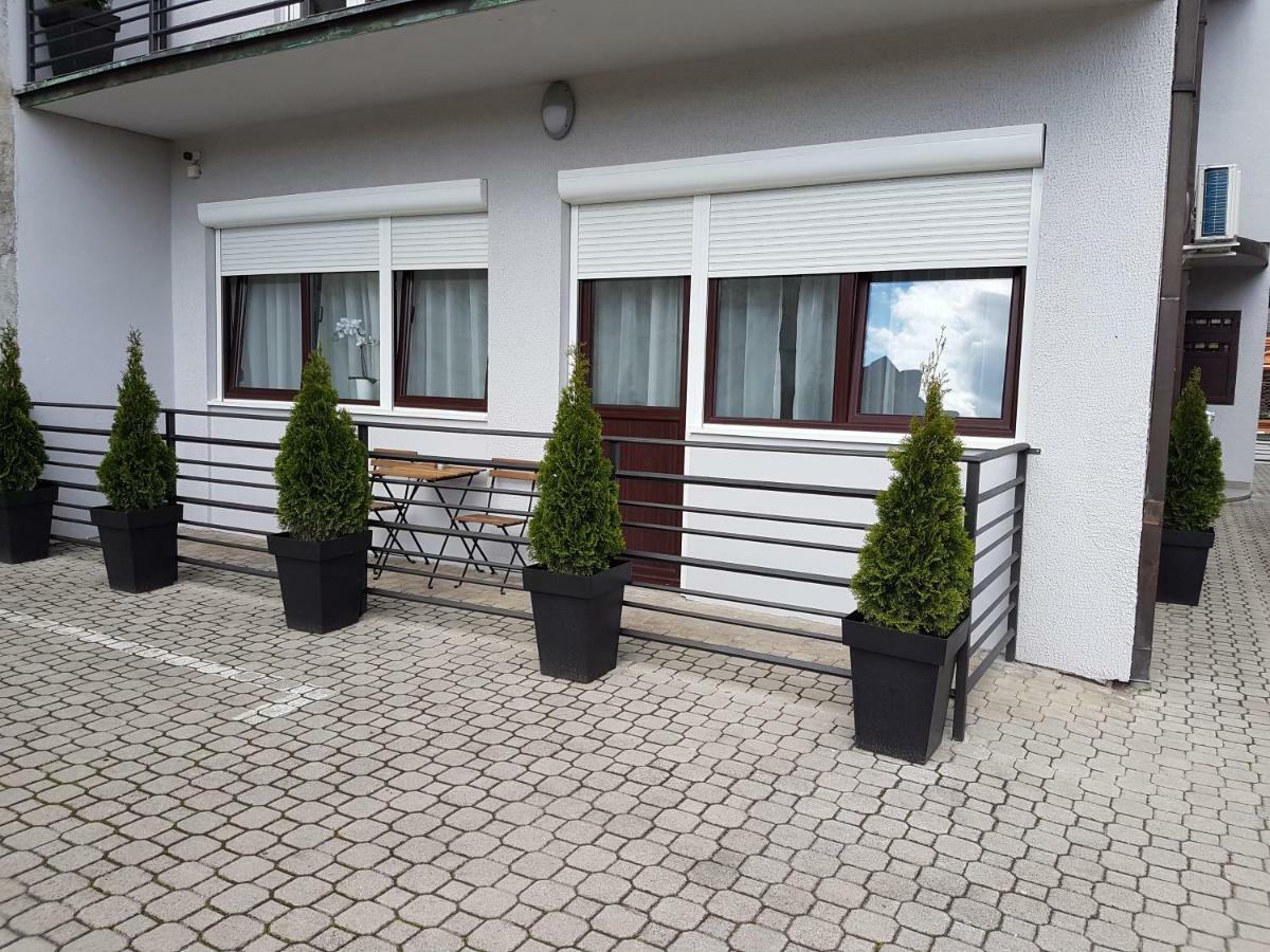 Apartments Spring Čačak Exteriör bild