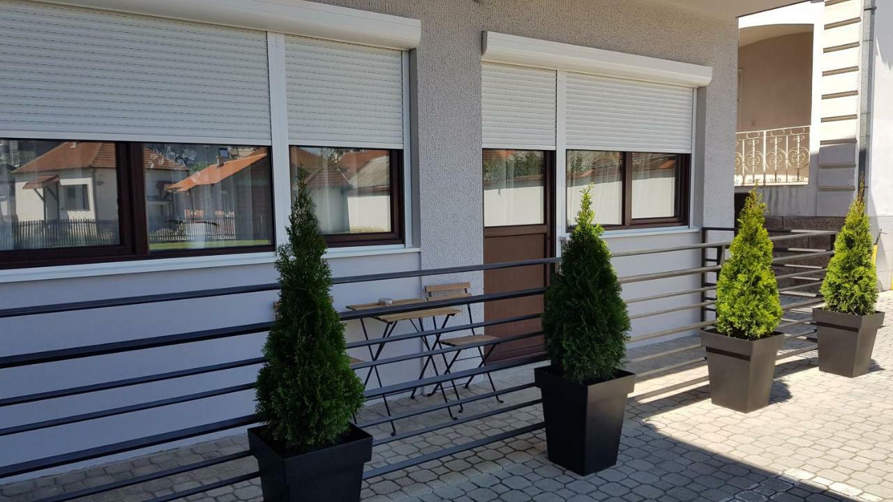 Apartments Spring Čačak Exteriör bild
