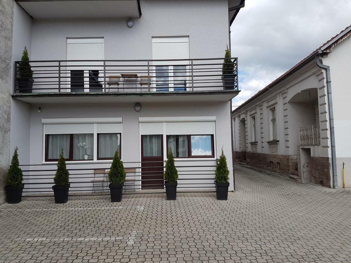 Apartments Spring Čačak Exteriör bild