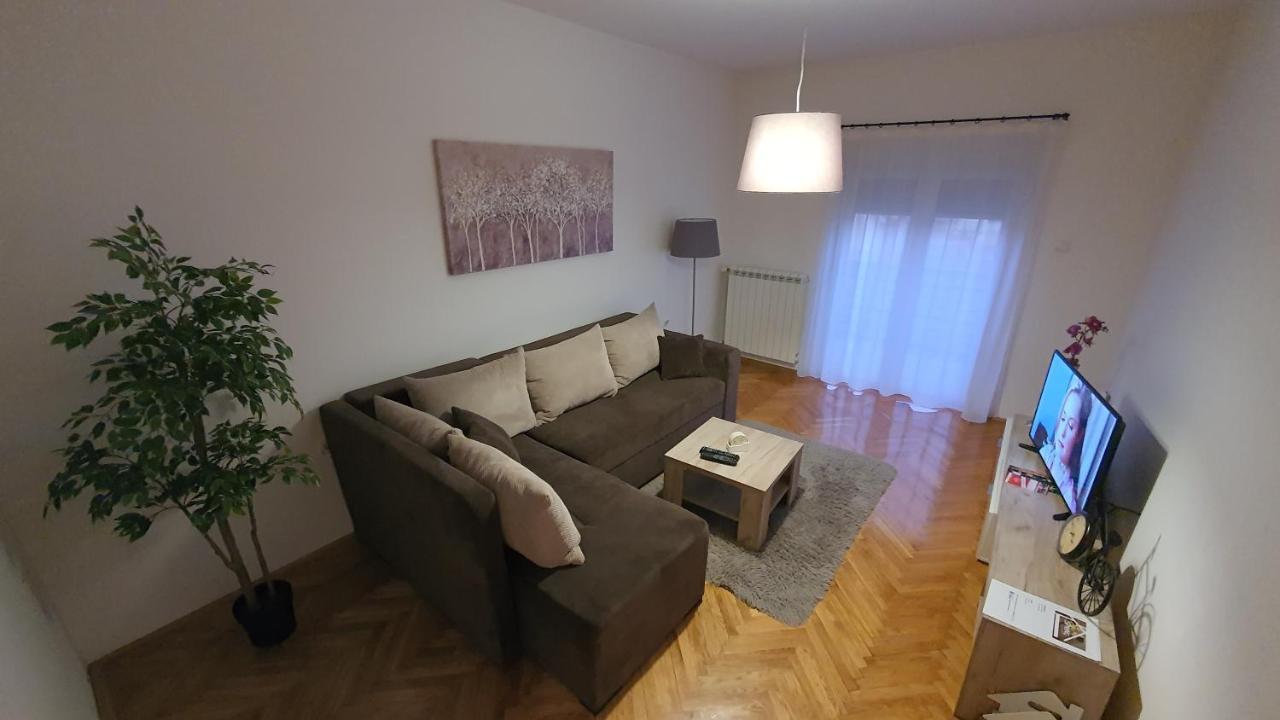 Apartments Spring Čačak Exteriör bild